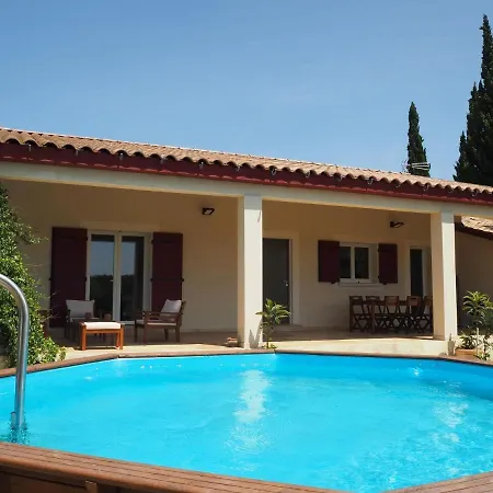 Pretty Modern With Pool And Views Of The Vineyards, Casa de Férias Domazan