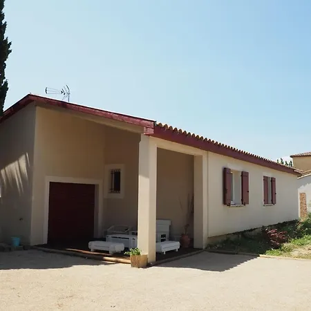 Pretty Modern With Pool And Views Of The Vineyards, Domazan