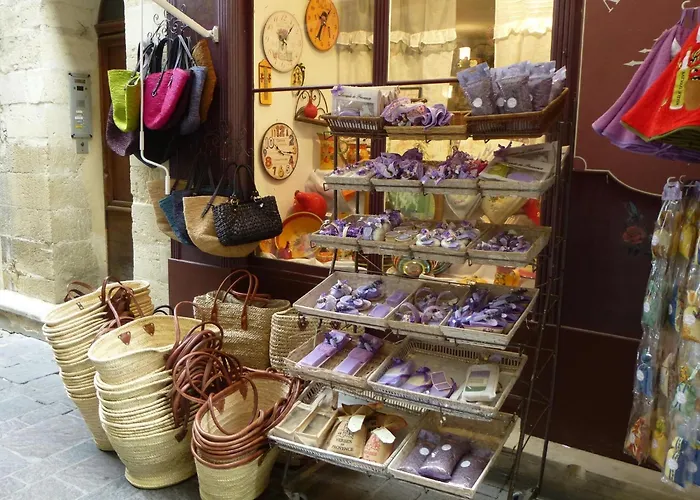 Near Pont Du Gard & Vineyards * Domazan